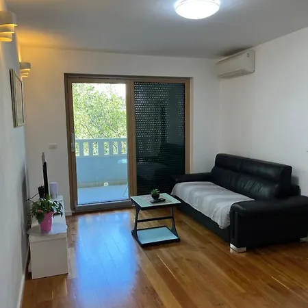 Aron Apartment *