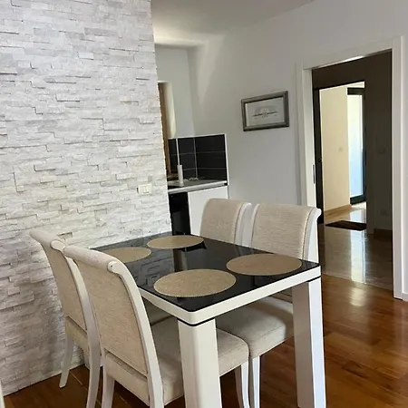 Aron Apartment *