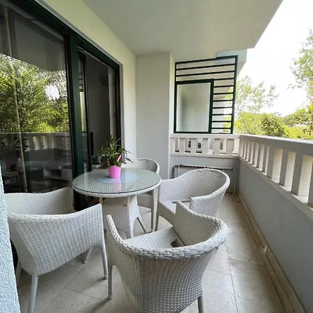 Aron Apartment